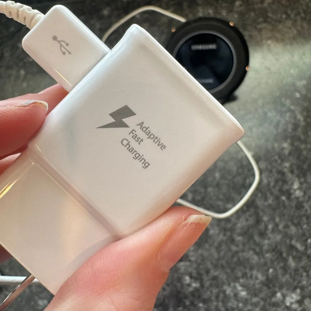 Samsung Wireless Fast Charging Station Mag Base With Fast Charge Cable